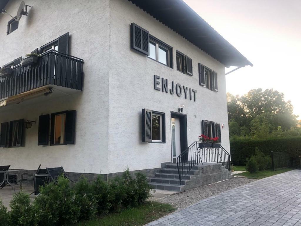 Enjoyit Velden West 호텔 Selpritsch 외부 사진